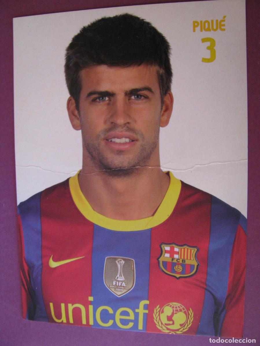Coleccionismo deportivo: POSTAL DE F. C. BARCELONA. TEMPORADA 2010 - 2011. JUGADOR PIQU&Eacute;