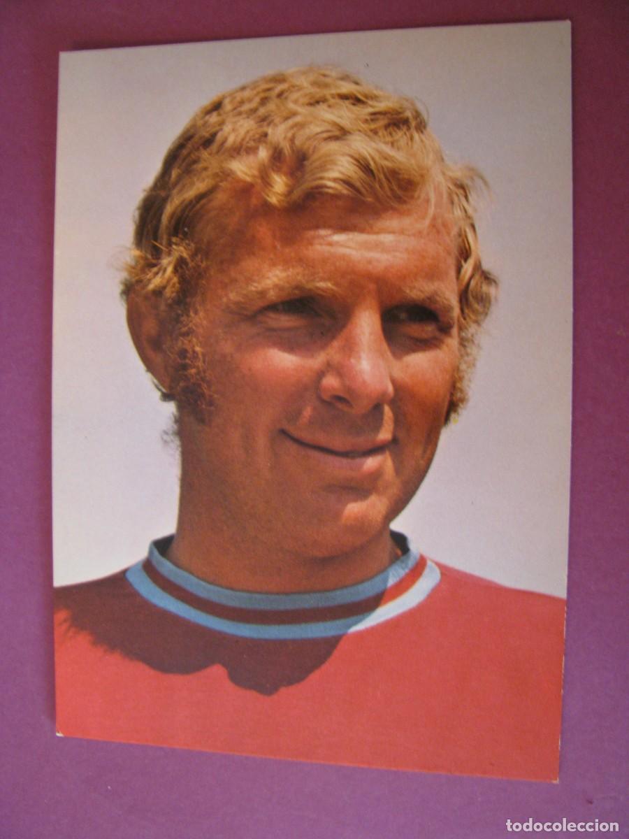 Coleccionismo deportivo: POSTAL DEL JUGADOR DE WEST HAM UNITED BOBBY MOORE