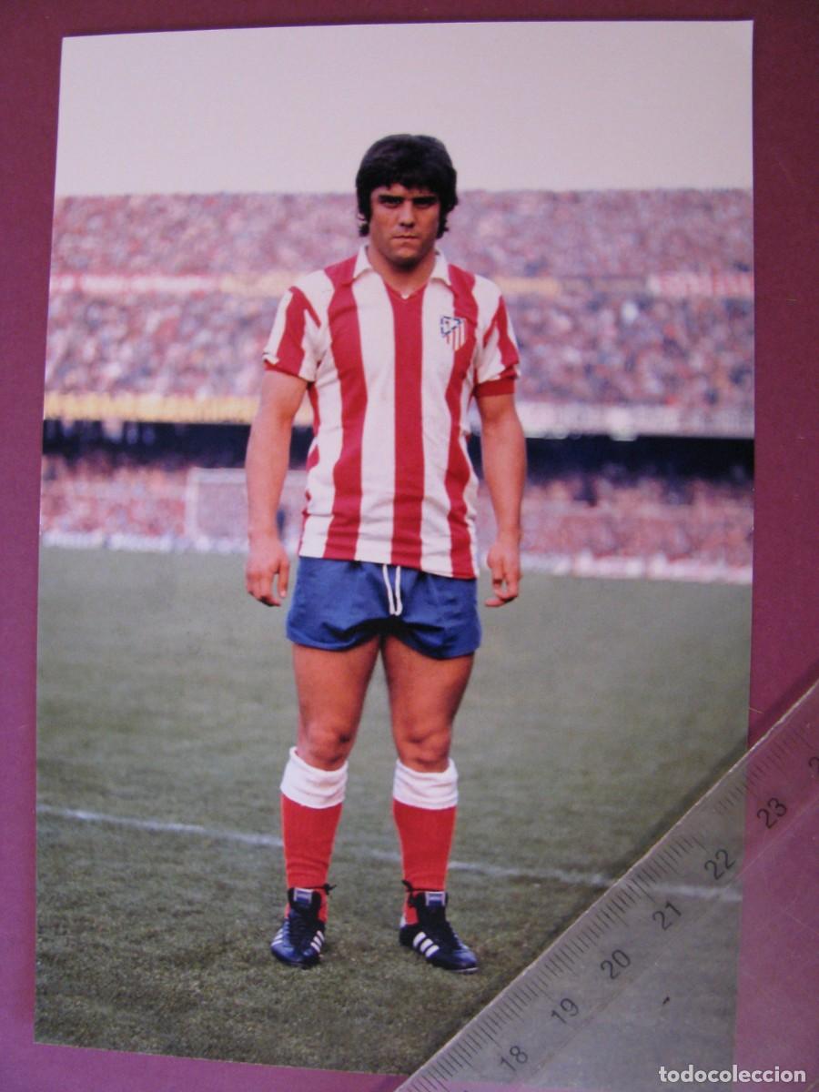 Coleccionismo deportivo: FOTO DEL JUGADOR DE FUTBOL. 15X10 CM. ATLETICO DE MADRID, AGUILAR