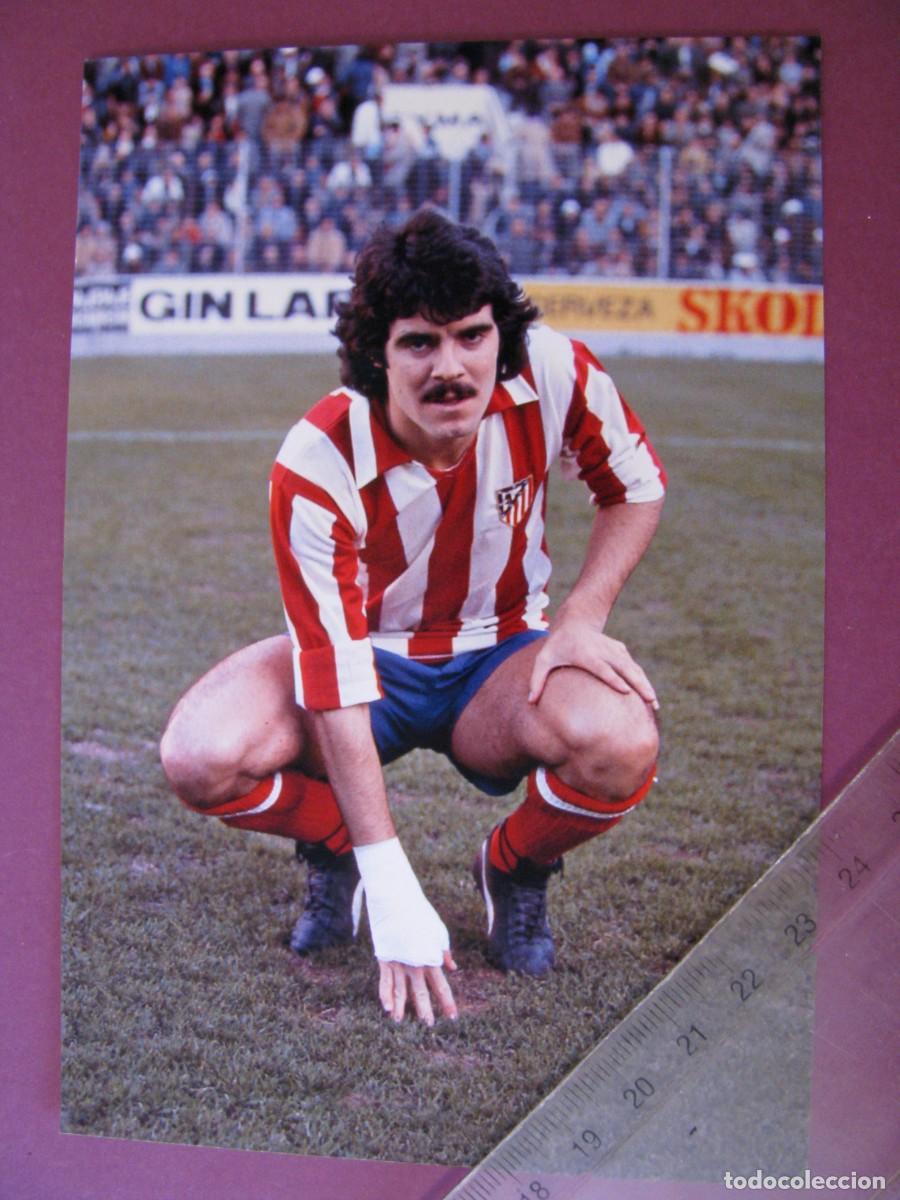 Coleccionismo deportivo: FOTO DEL JUGADOR DE FUTBOL. 15X10 CM. ATLETICO DE MADRID, LEAL