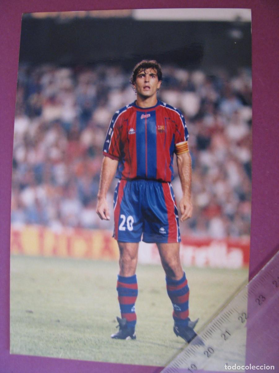 Coleccionismo deportivo: FOTO DEL JUGADOR DE FUTBOL. 15X10 CM. F. C. BARCELONA, NADAL