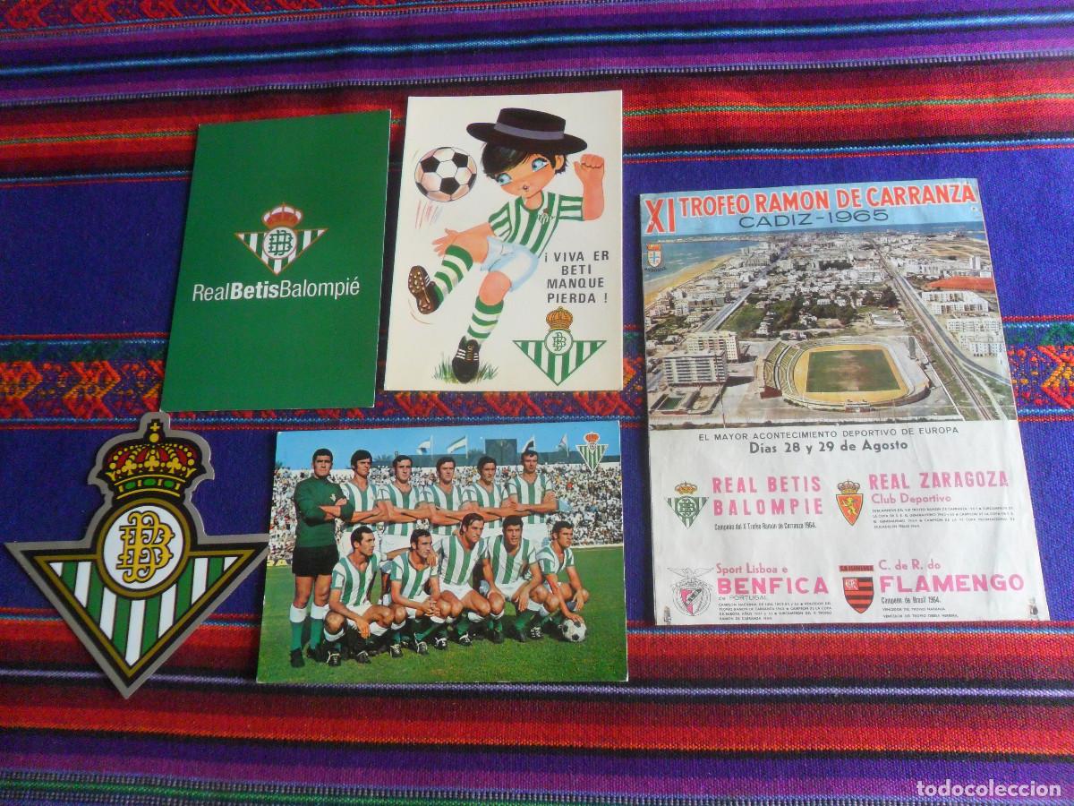 Coleccionismo deportivo: REAL B&Eacute;TIS 3 POSTAL ALINEACI&Oacute;N 1970 1971, PEGATINA ESCUDO, CARTEL XI TROFEO CARRANZA 1965 Y 47 FOTO.