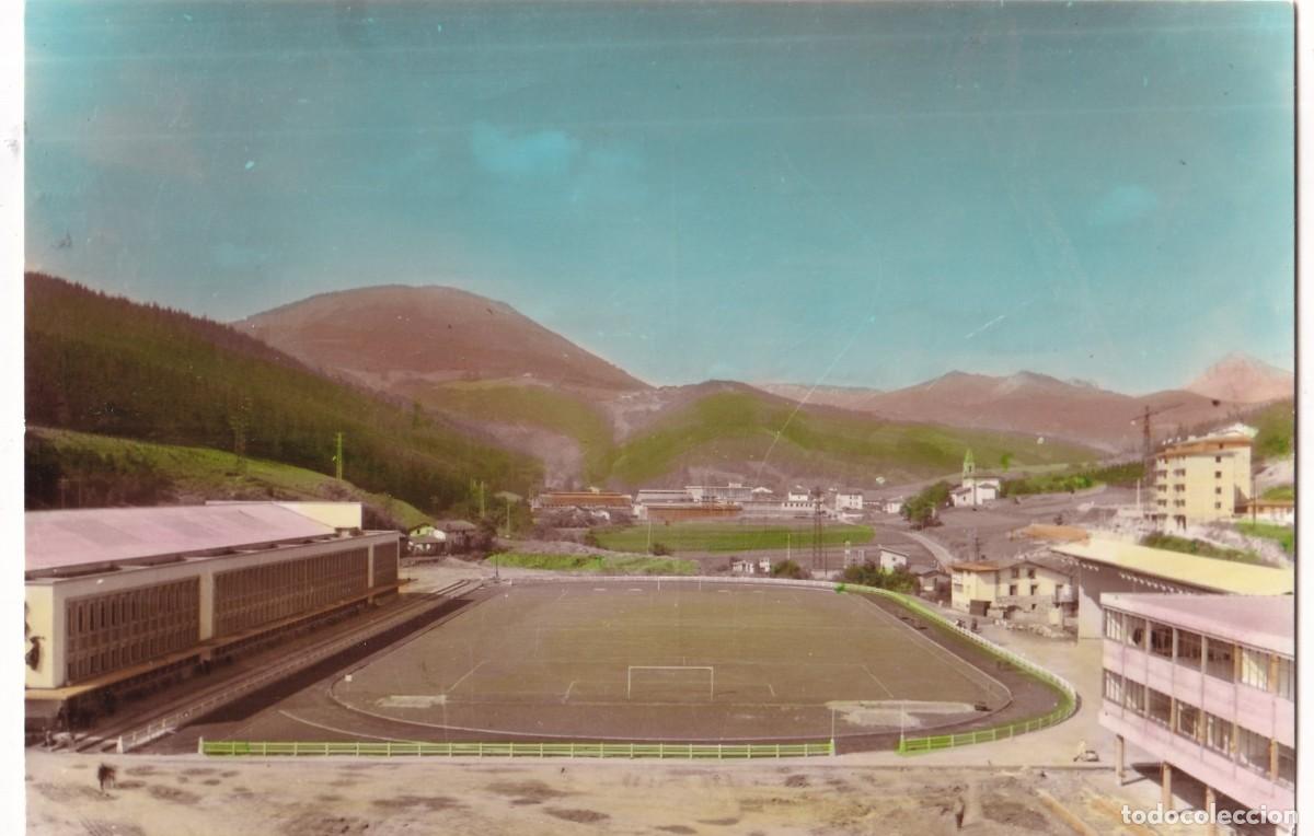 Colecionismo desportivo: MONDRAGON. ESTADIO DE FUTBOL ITURRIPE. DEPOSITO LEGAL 1965, CIRCULADA. FOTO LASO
