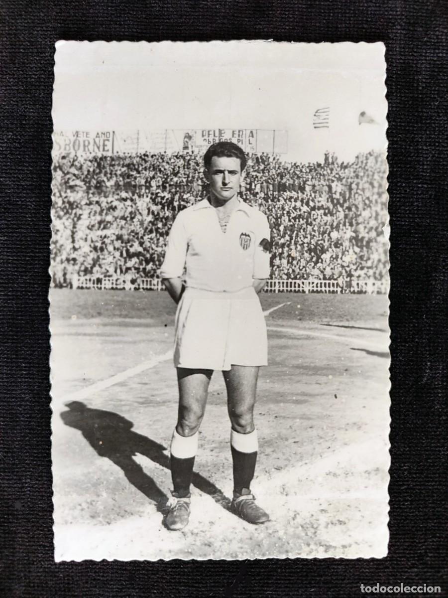 Coleccionismo deportivo: POSTAL JDP N&ordm; 6, BERNARDINO P&Eacute;REZ &ldquo;PASIEGUITO&rdquo;, INTERIOR DERECHA VALENCIA C.F. F&Uacute;TBOL, A&Ntilde;OS 1950-51