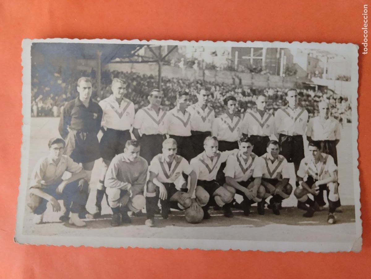 Coleccionismo deportivo: FOTO TAMA&Ntilde;O POSTAL. EQUIPO C.D. EUROPA. CAMPO DE FUTBOL. FOT. KIM.