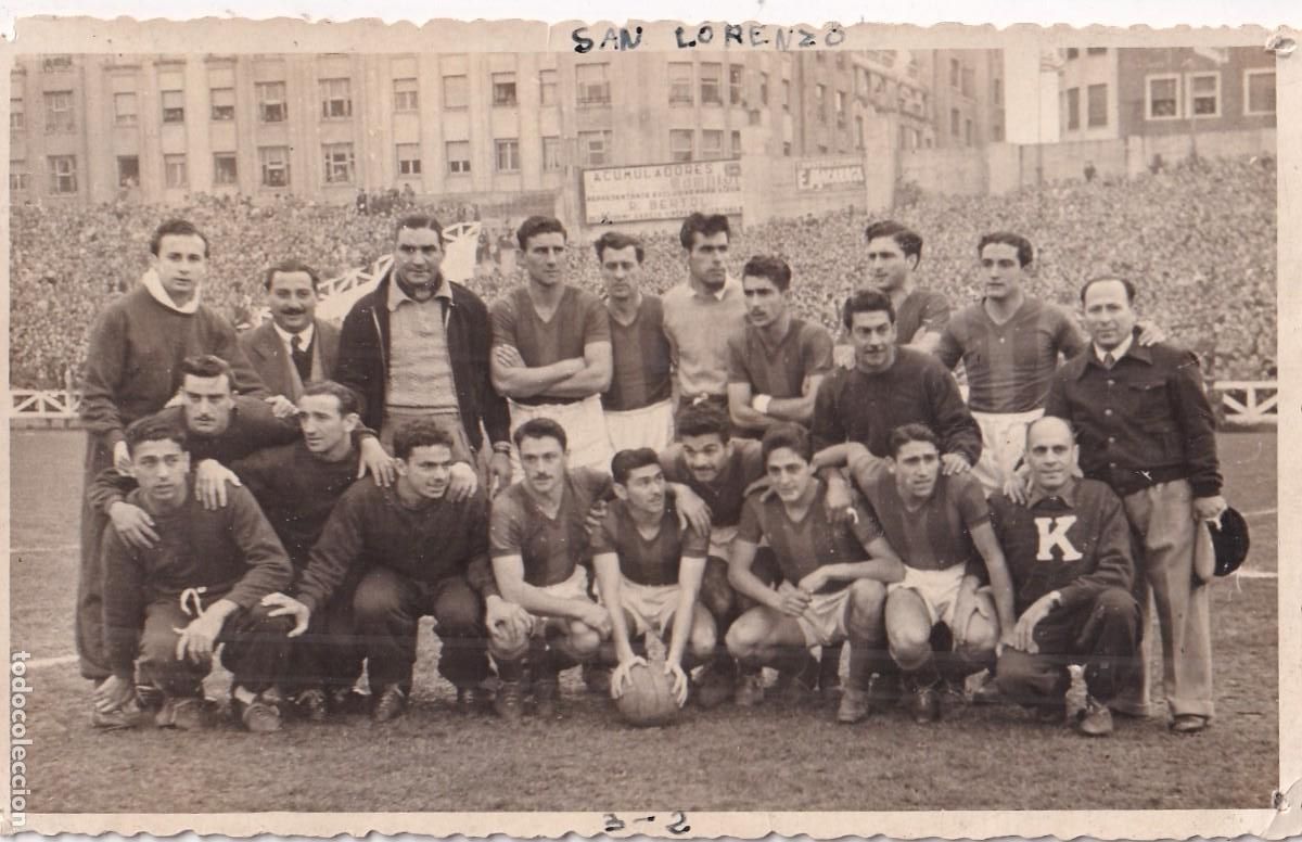 Coleccionismo deportivo: Postal fotogr&aacute;fica el equipo San Lorenzo de Argentina en Bilbao, partido contra el atl&eacute;tico