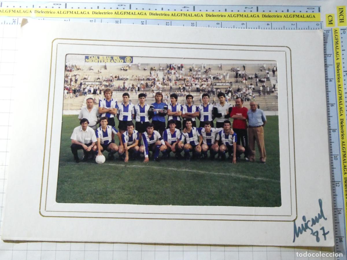 Coleccionismo deportivo: FOTO FOTOGRAF&Iacute;A DE F&Uacute;TBOL. CF H&Eacute;RCULES DE ALICANTE. A&Ntilde;O 1987. PLANTILLA ALINEACI&Oacute;N ESTADIO.