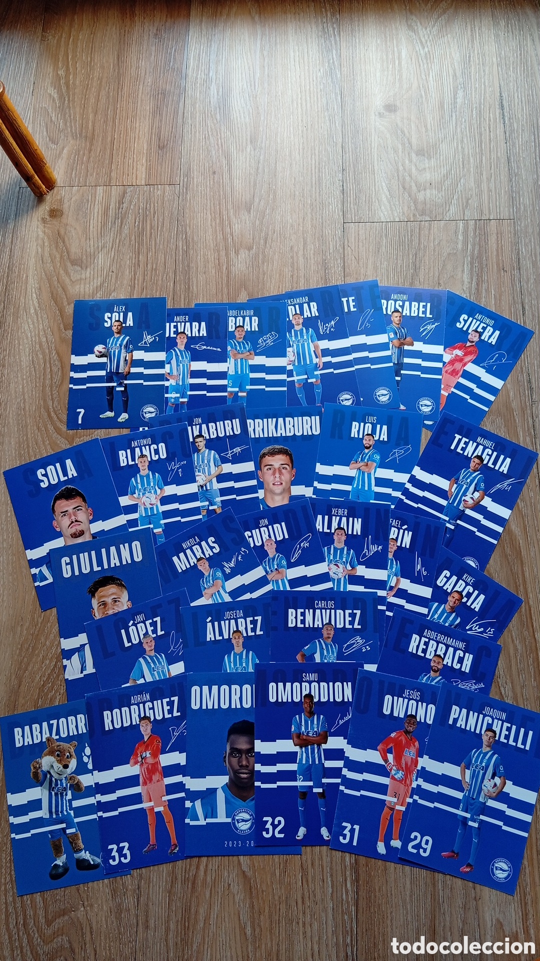 Coleccionismo deportivo: 29 POSTALES CON FIRMA IMPRESA CASI TODAS DEPORTIVO ALAV&Eacute;S TEMPORADA 2023 2024