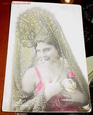 Postcards: ANTIGUA POSTAL COLOREADA DE DAMA ESPA&Ntilde;OLA CON MANTILLA