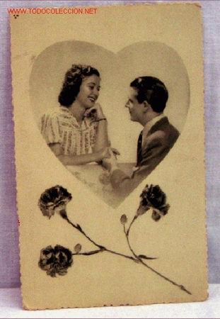 Postales: Postal rom&aacute;ntica pareja coraz&oacute;n y claveles a&ntilde;os 50 sin circular