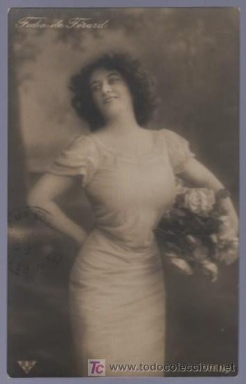 Cartoline: TARJETA POSTAL ANTIGUA DE MUJERES CON FAMILIA.