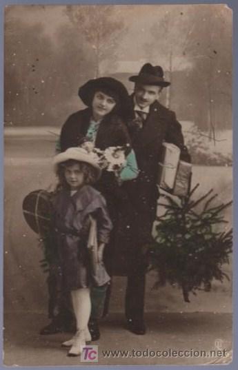 Cartoline: TARJETA POSTAL ANTIGUA DE MUJERES CON FAMILIA.