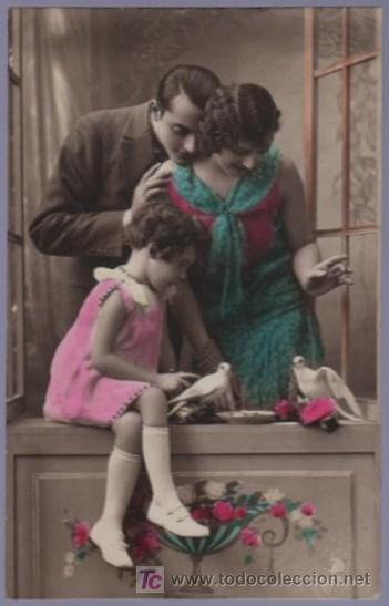 Cartoline: TARJETA POSTAL ANTIGUA DE MUJERES CON FAMILIA.