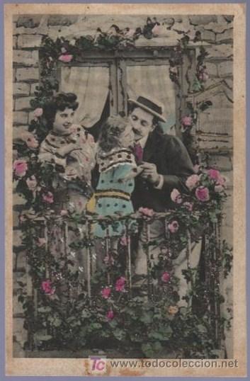 Cartoline: TARJETA POSTAL ANTIGUA DE MUJERES CON FAMILIA.