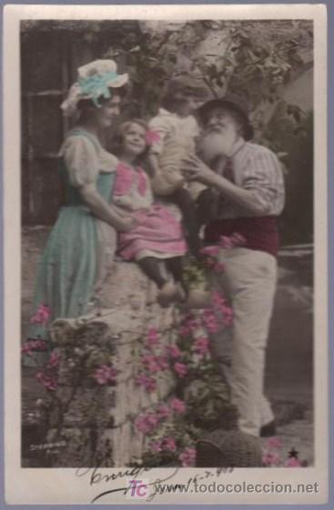 Cartoline: TARJETA POSTAL ANTIGUA DE MUJERES CON FAMILIA.