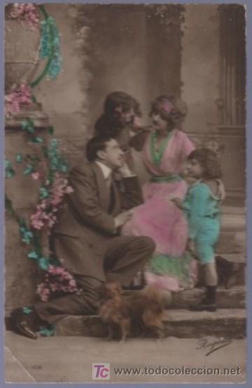 Cartoline: TARJETA POSTAL ANTIGUA DE MUJERES CON FAMILIA.