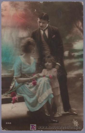 Cartoline: TARJETA POSTAL ANTIGUA DE MUJERES CON FAMILIA.