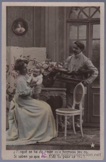 Cartoline: TARJETA POSTAL ANTIGUA DE MUJERES CON FAMILIA.