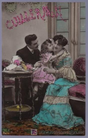 Cartoline: TARJETA POSTAL ANTIGUA DE MUJERES CON FAMILIA.