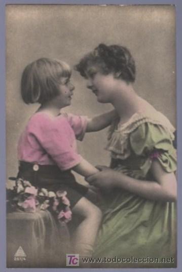 Cartoline: TARJETA POSTAL ANTIGUA DE MUJERES CON FAMILIA.