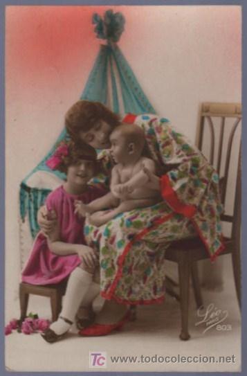 Postais: TARJETA POSTAL ANTIGUA DE MUJERES CON FAMILIA. REVERSO NO DIVIDIDO.