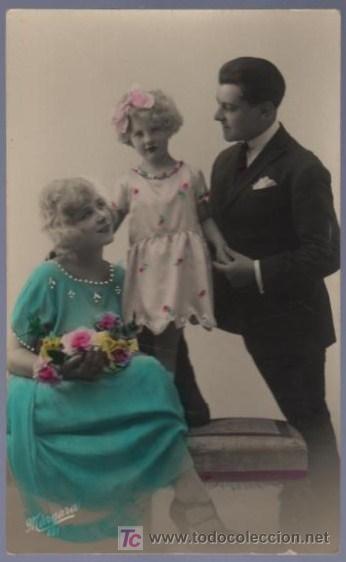 Postais: TARJETA POSTAL ANTIGUA DE MUJERES CON FAMILIA.