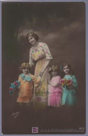 Postais: TARJETA POSTAL ANTIGUA DE MUJERES CON FAMILIA.