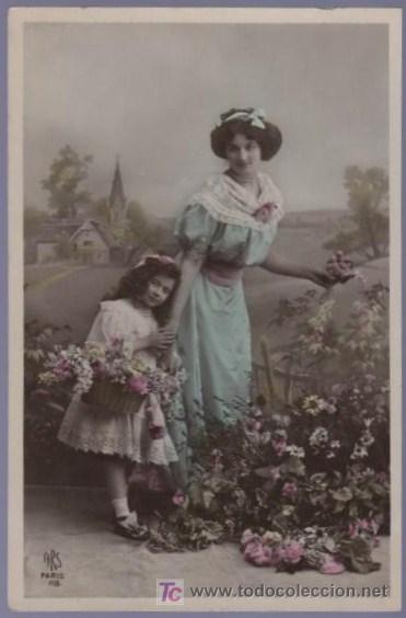 Postais: TARJETA POSTAL ANTIGUA DE MUJERES CON FAMILIA.