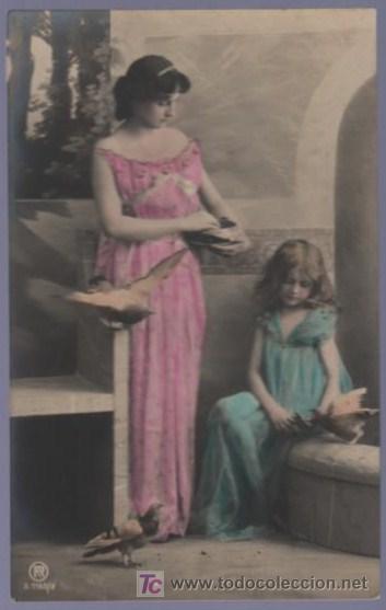 Postais: TARJETA POSTAL ANTIGUA DE MUJERES CON FAMILIA.