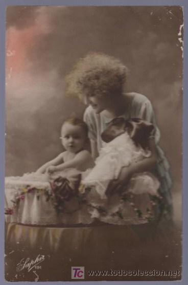 Postais: TARJETA POSTAL ANTIGUA DE MUJERES CON FAMILIA.