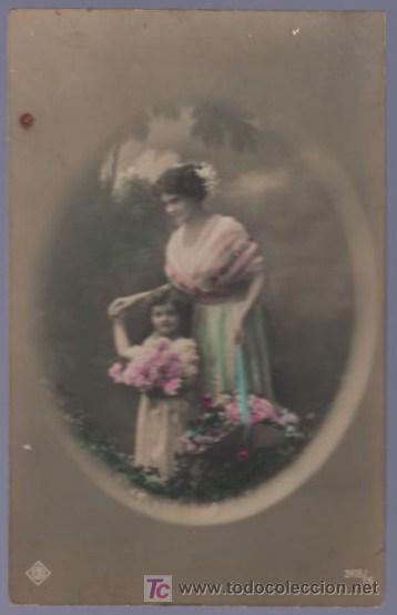 Postais: TARJETA POSTAL ANTIGUA DE MUJERES CON FAMILIA.