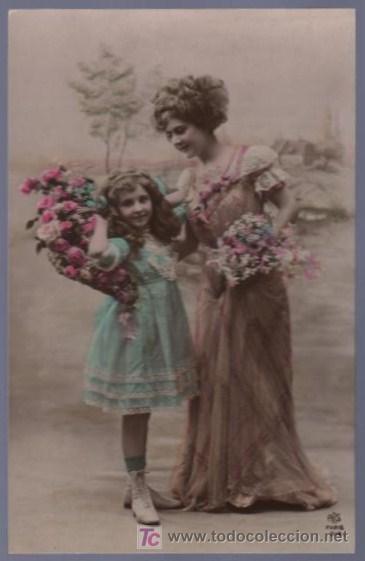 Postais: TARJETA POSTAL ANTIGUA DE MUJERES CON FAMILIA.