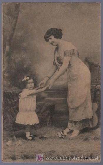 Postais: TARJETA POSTAL ANTIGUA DE MUJERES CON FAMILIA.
