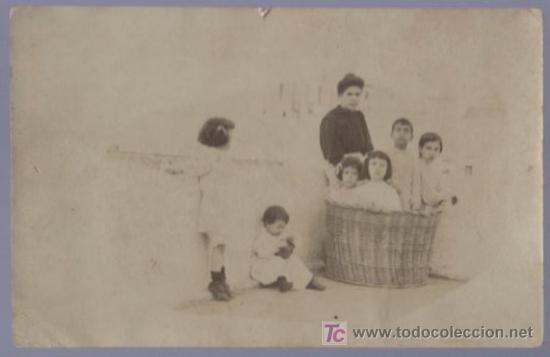 Postais: TARJETA POSTAL ANTIGUA DE MUJERES CON FAMILIA. REVERSO NO DIVIDIDO.