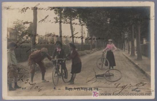 Postais: TARJETA POSTAL ANTIGUA DE MUJERES CON FAMILIA. REVERSO NO DIVIDIDO.