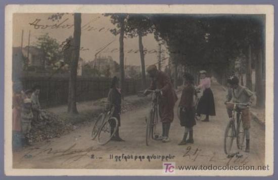 Postais: TARJETA POSTAL ANTIGUA DE MUJERES CON FAMILIA. REVERSO NO DIVIDIDO.