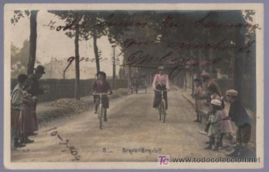 Postais: TARJETA POSTAL ANTIGUA DE MUJERES CON FAMILIA. REVERSO NO DIVIDIDO.
