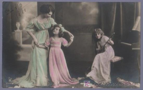 Postais: TARJETA POSTAL ANTIGUA DE MUJERES CON FAMILIA.
