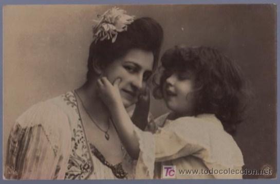 Postais: TARJETA POSTAL ANTIGUA DE MUJERES CON FAMILIA.