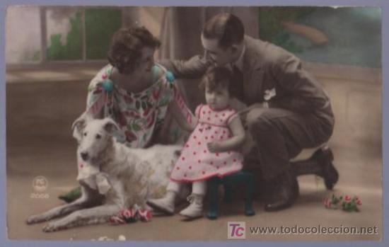 Postais: TARJETA POSTAL ANTIGUA DE MUJERES CON FAMILIA.