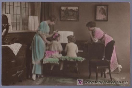 Postais: TARJETA POSTAL ANTIGUA DE MUJERES CON FAMILIA.