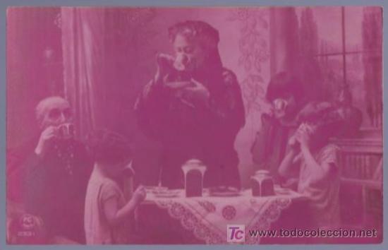 Postais: TARJETA POSTAL ANTIGUA DE MUJERES CON FAMILIA.
