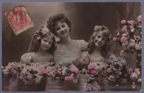 Cartoline: TARJETA POSTAL ANTIGUA DE MUJERES CON FAMILIA.