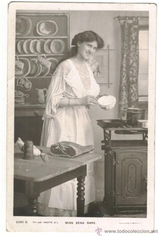Postcards: Actriz Zena DARE