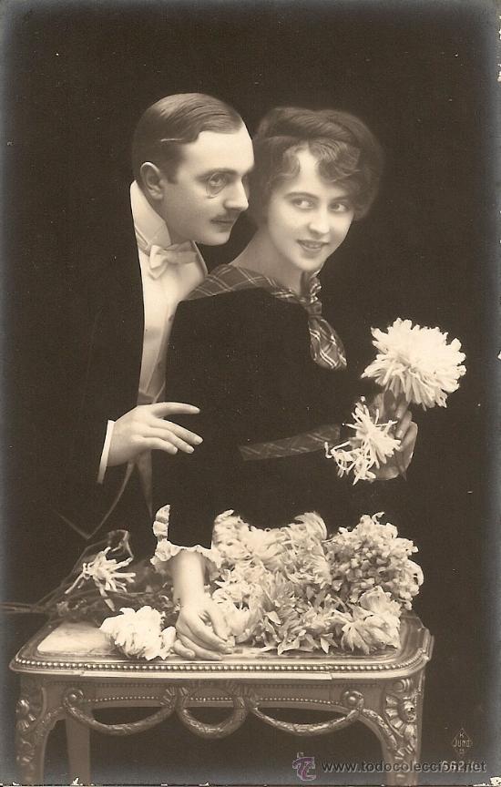 Cartoline: ANTIGUA POSTAL ROMANTICA-PAREJA CON FLORES (CIRCA 1910)