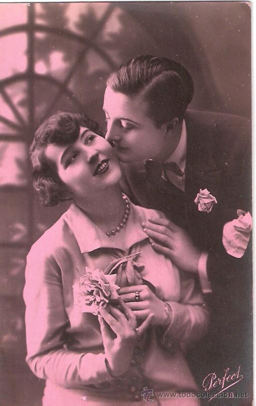 Cartoline: TARJETA POSTAL ANTIGUA DE GALANTES Y MUJERES. N&ordm; 13. PERFED.