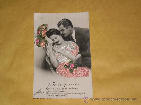 Postais: POSTAL PRECIOSA DE AMOR SERIE MARGARA 903/3 . VESTIDO Y RAMO DE FLORES COSIDO A MANO CON HILO , 1948