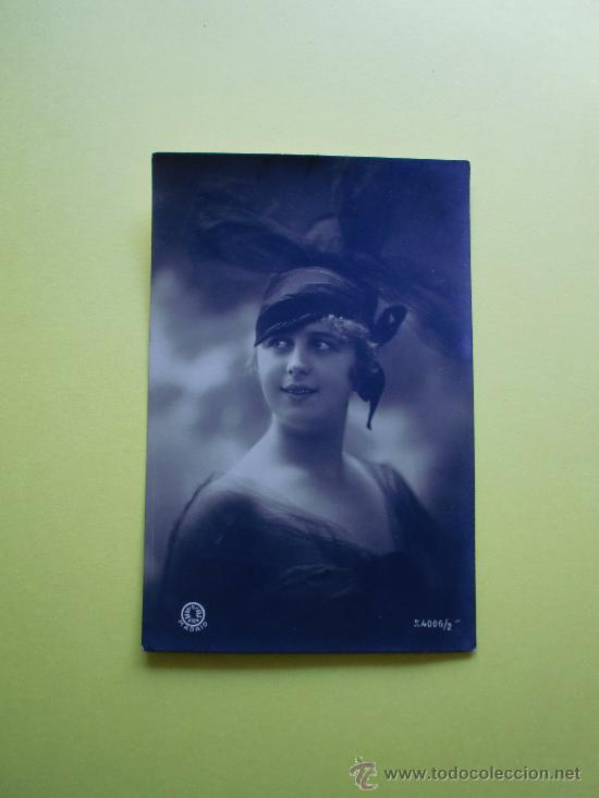 Postales: MUJER CON SOMBRERO