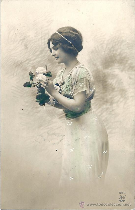 Postais: 8215 - ED A.N PARIS N&ordm; 1053 -DAMA CON RAMILLETE DE ROSAS- ANTIGUA POSTAL CIRCULADA 1920