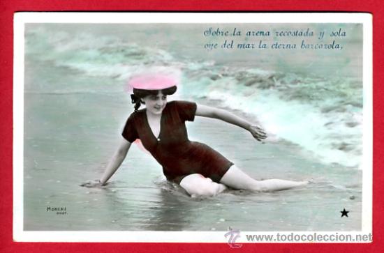 Postcards: MUJER EN TRAJE DE BA&Ntilde;O BA&Ntilde;ANDOSE, ANTIGUO, ORIGINAL,   P61100